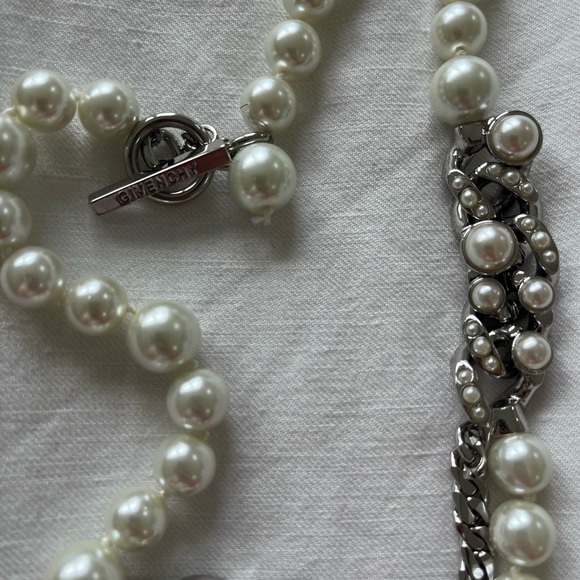 Givenchy vintage necklace layered with faux pearls and silver chain stunning - Picture 4 of 4